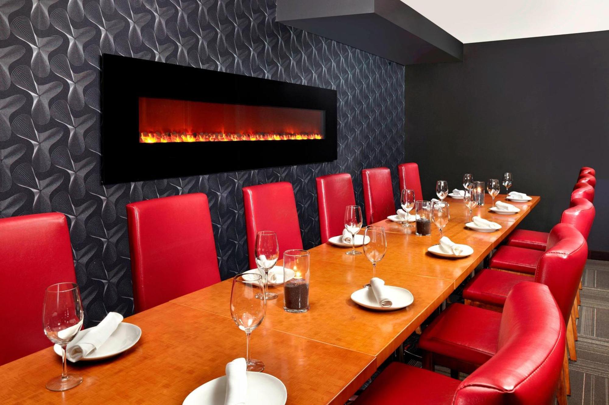 Four Points By Sheraton Hotel & Suites Calgary West Dış mekan fotoğraf