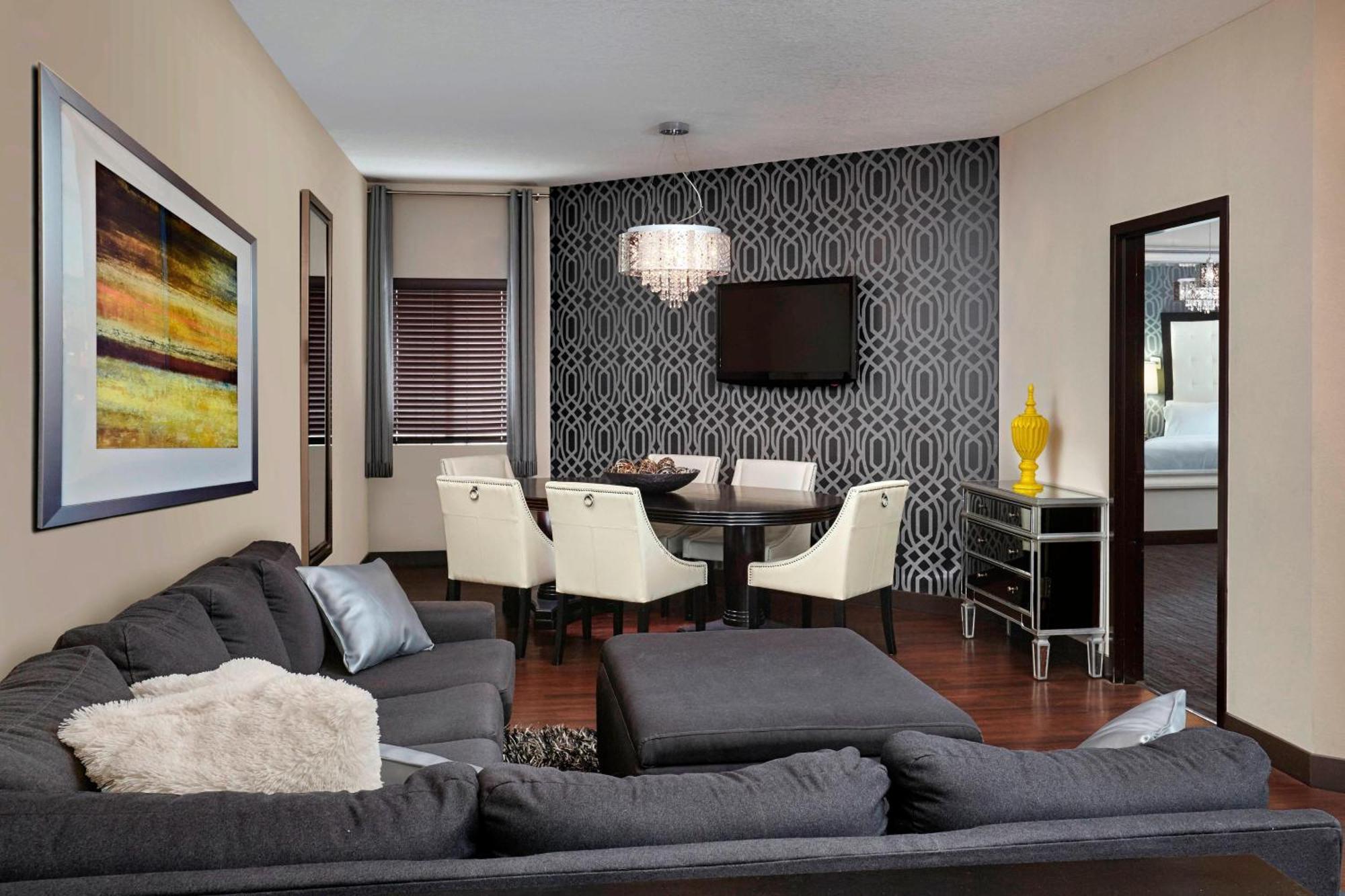 Four Points By Sheraton Hotel & Suites Calgary West Dış mekan fotoğraf