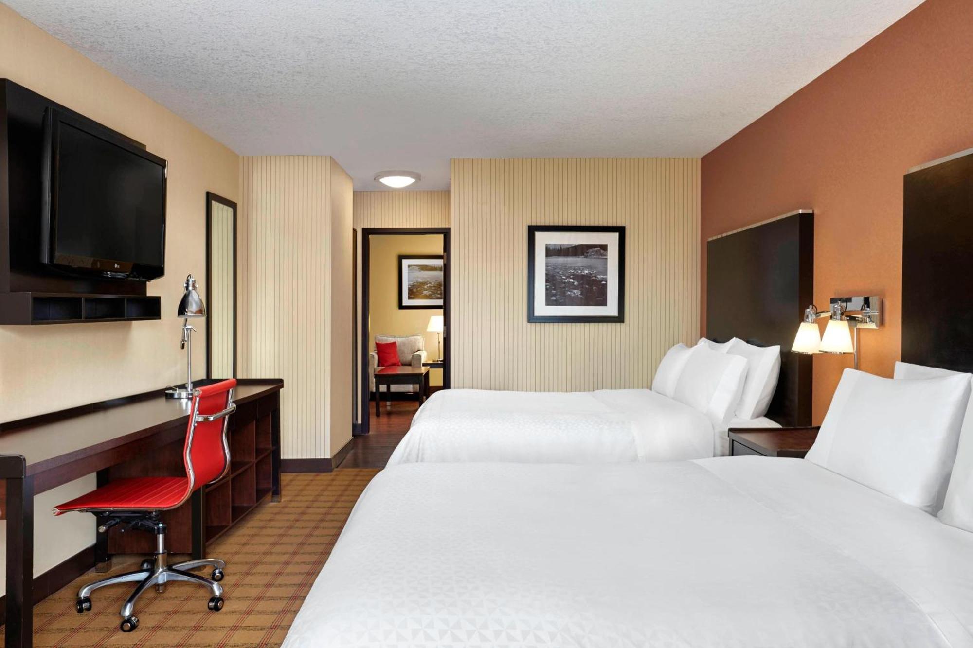Four Points By Sheraton Hotel & Suites Calgary West Dış mekan fotoğraf