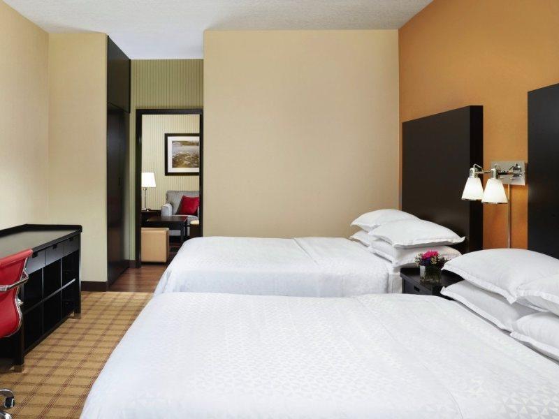 Four Points By Sheraton Hotel & Suites Calgary West Dış mekan fotoğraf