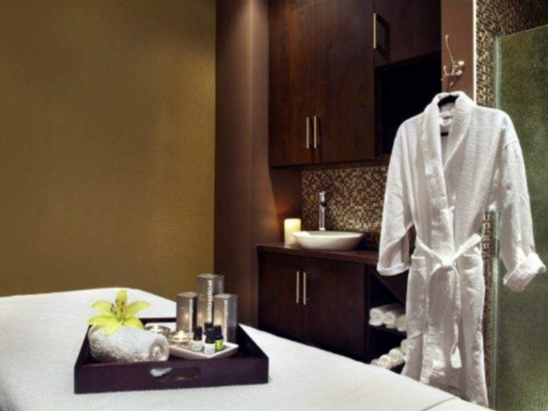 Four Points By Sheraton Hotel & Suites Calgary West Dış mekan fotoğraf
