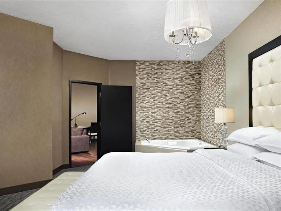 Four Points By Sheraton Hotel & Suites Calgary West Dış mekan fotoğraf